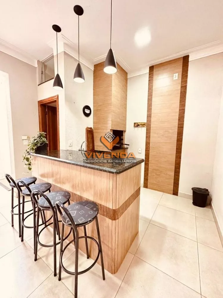 Casa à venda com 3 quartos, 169m² - Foto 3