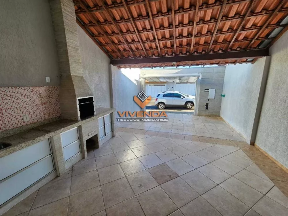 Casa à venda com 2 quartos, 125m² - Foto 2