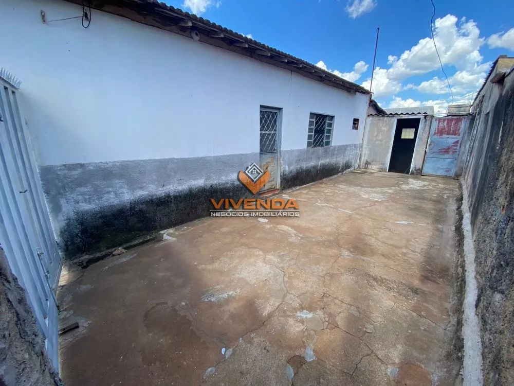 Casa à venda com 3 quartos, 121m² - Foto 2