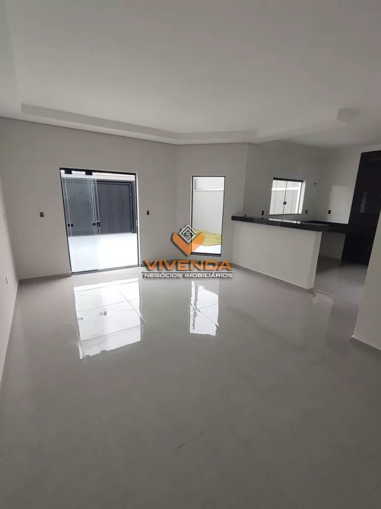 Casa à venda com 3 quartos, 88m² - Foto 1