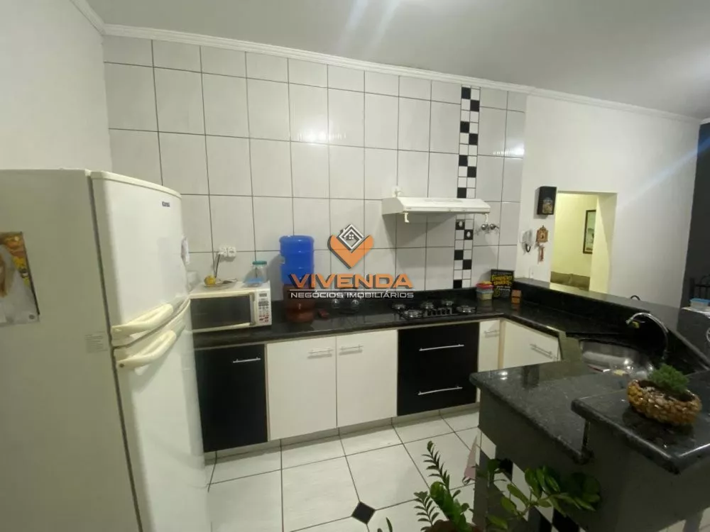 Casa à venda com 3 quartos, 200m² - Foto 4