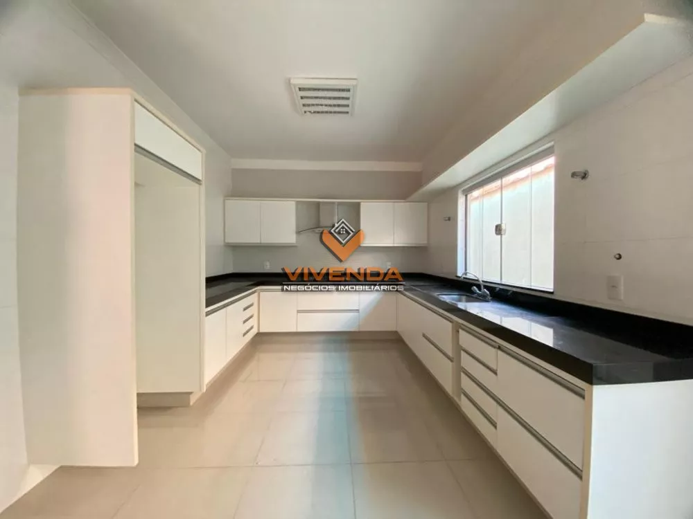 Casa à venda com 4 quartos, 350m² - Foto 4