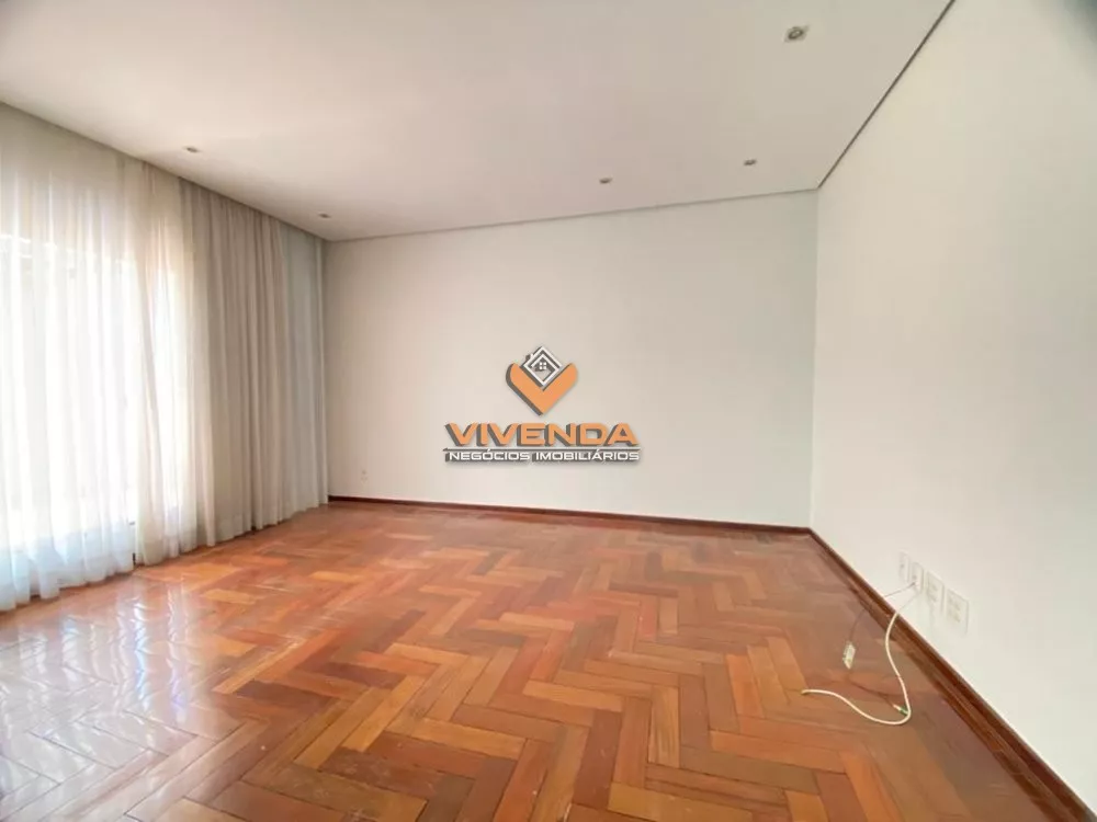 Casa à venda com 4 quartos, 350m² - Foto 3