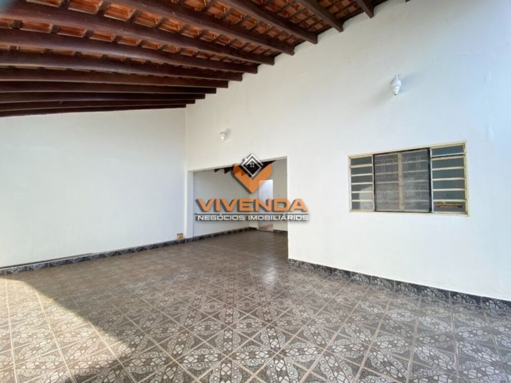 Casa à venda com 4 quartos, 200m² - Foto 3