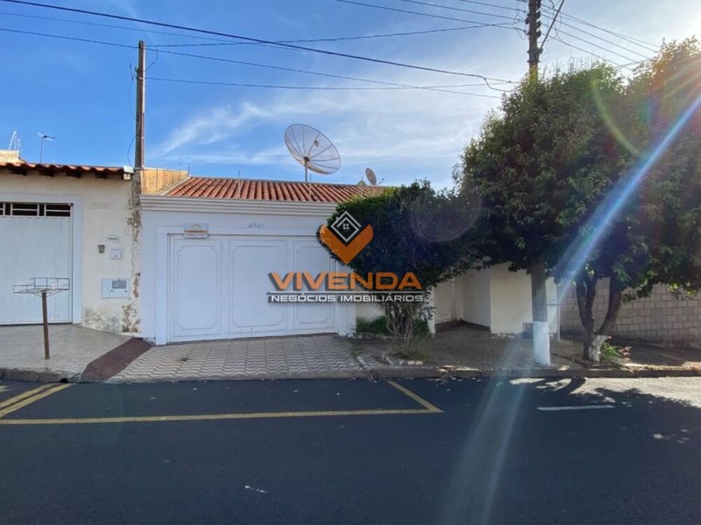 Casa à venda com 4 quartos, 200m² - Foto 2