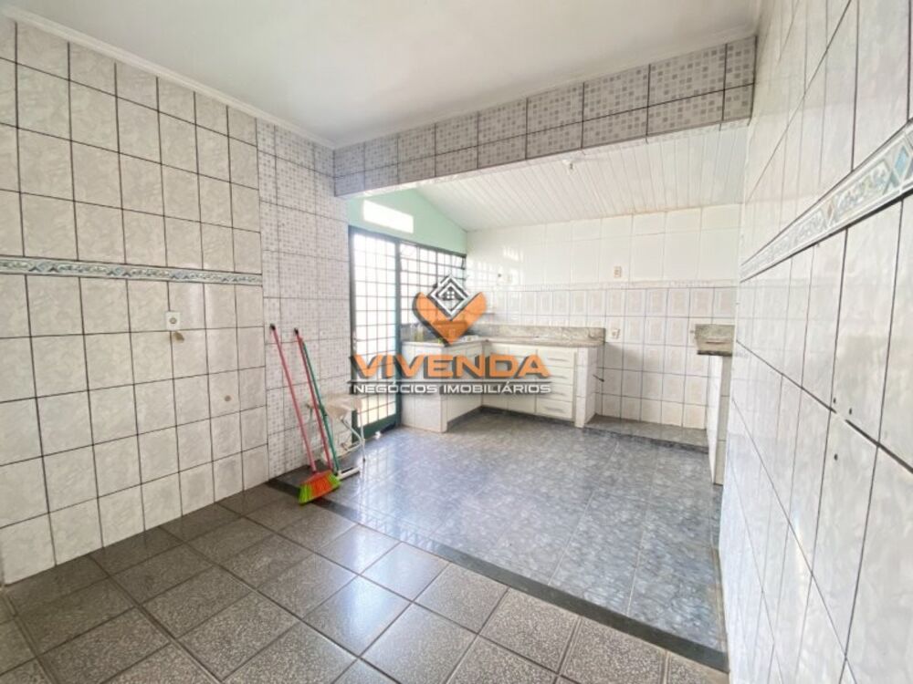 Casa à venda com 4 quartos, 200m² - Foto 4