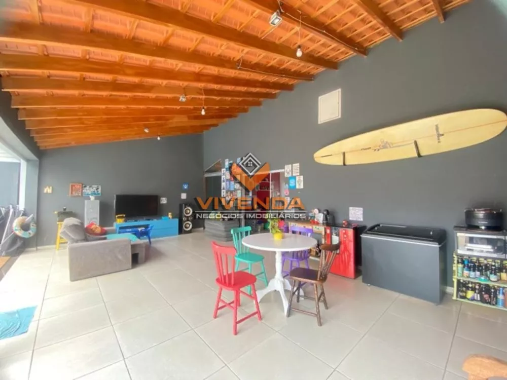 Casa à venda com 3 quartos, 140m² - Foto 2
