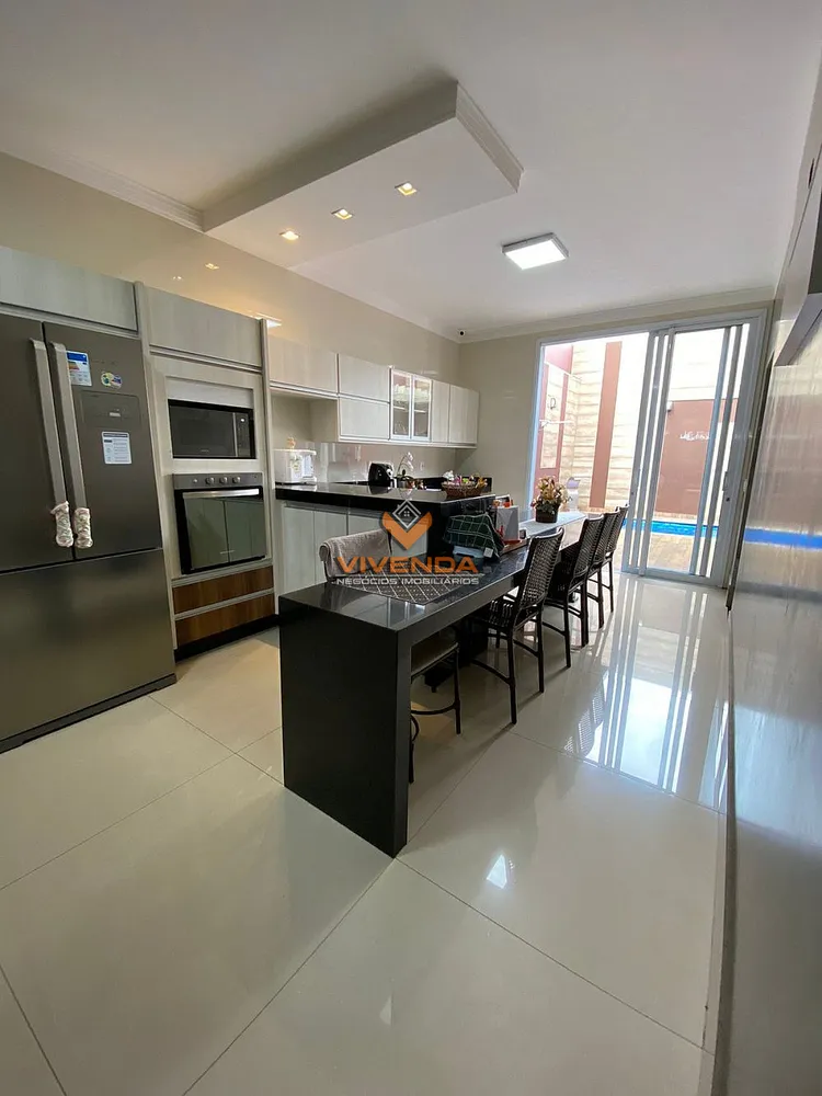 Casa, 4 quartos, 230 m² - Foto 8