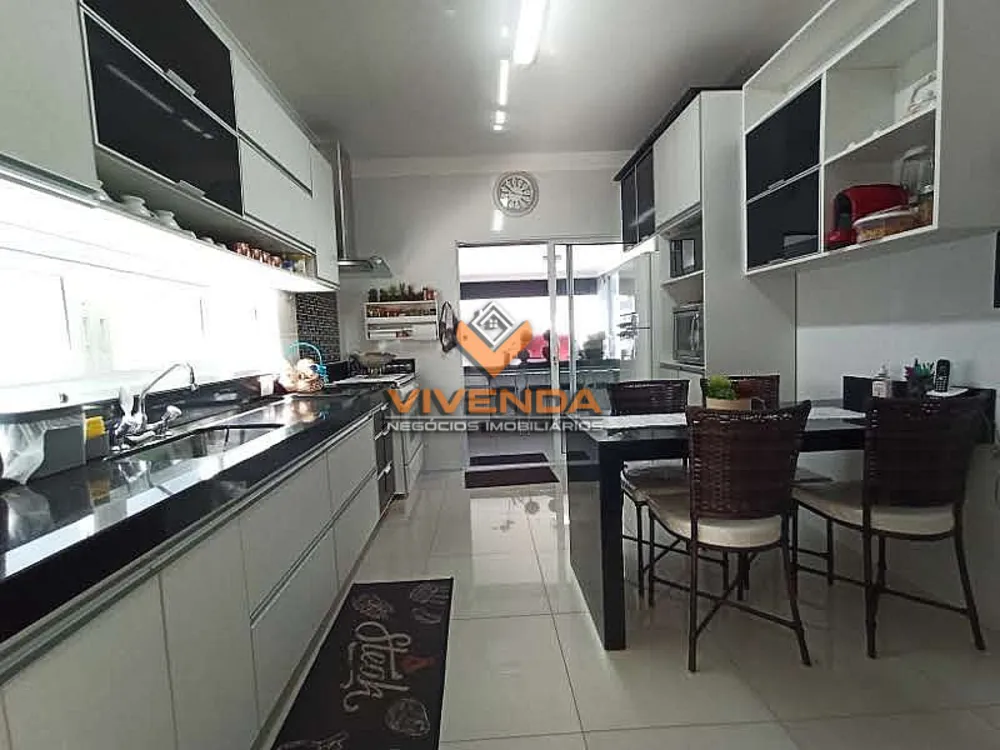 Casa, 3 quartos, 250 m² - Foto 7
