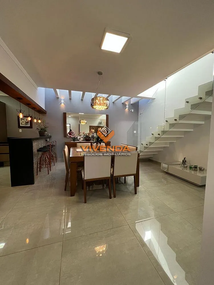 Casa, 3 quartos, 310 m² - Foto 1