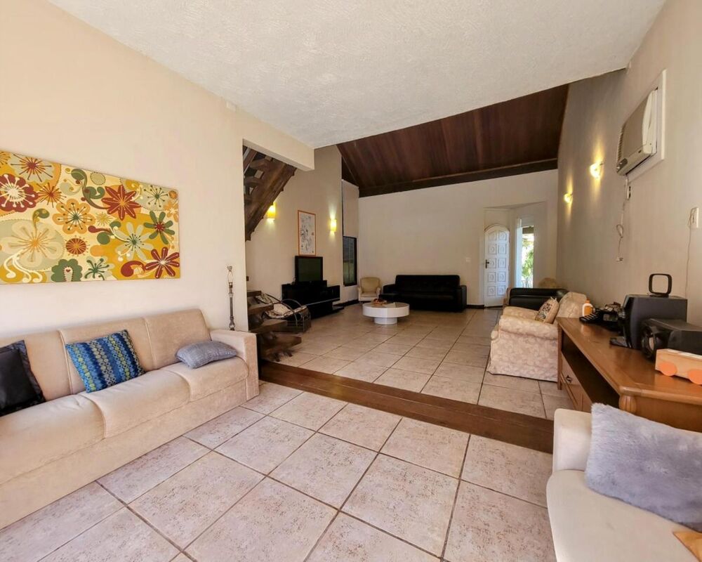 Casa para alugar com 4 quartos, 450m² - Foto 1