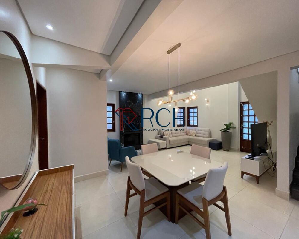 Casa à venda com 4 quartos, 220m² - Foto 1
