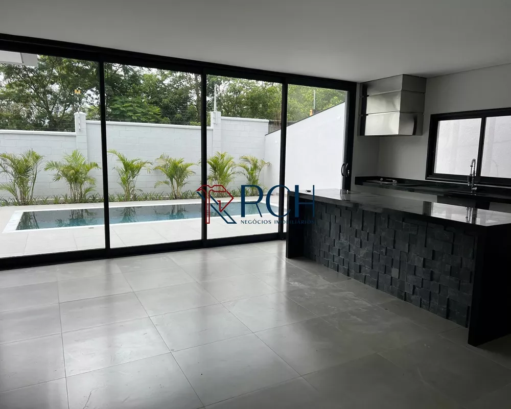 Casa à venda com 3 quartos, 300m² - Foto 1