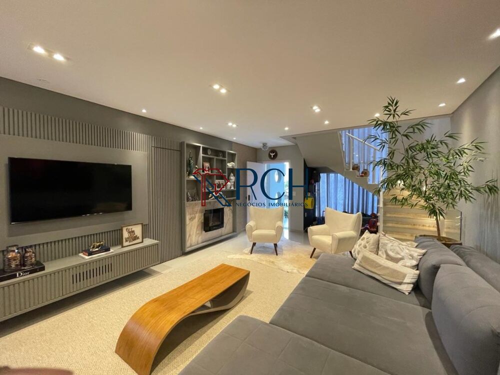 Casa à venda com 3 quartos, 270m² - Foto 1