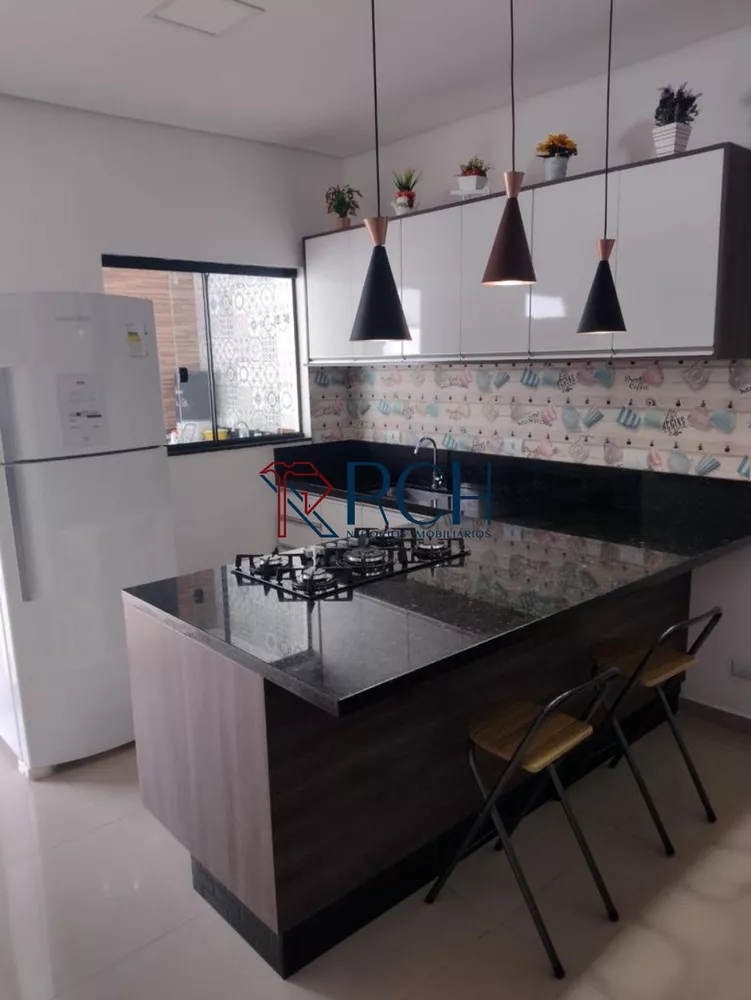 Casa à venda com 3 quartos, 105m² - Foto 1