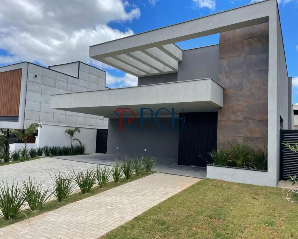 Casa à venda com 3 quartos, 236m² - Foto 1