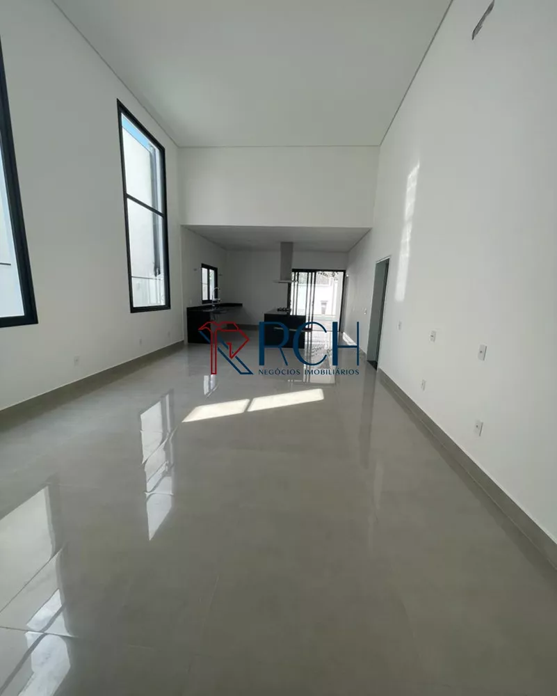 Casa à venda com 3 quartos, 240m² - Foto 2