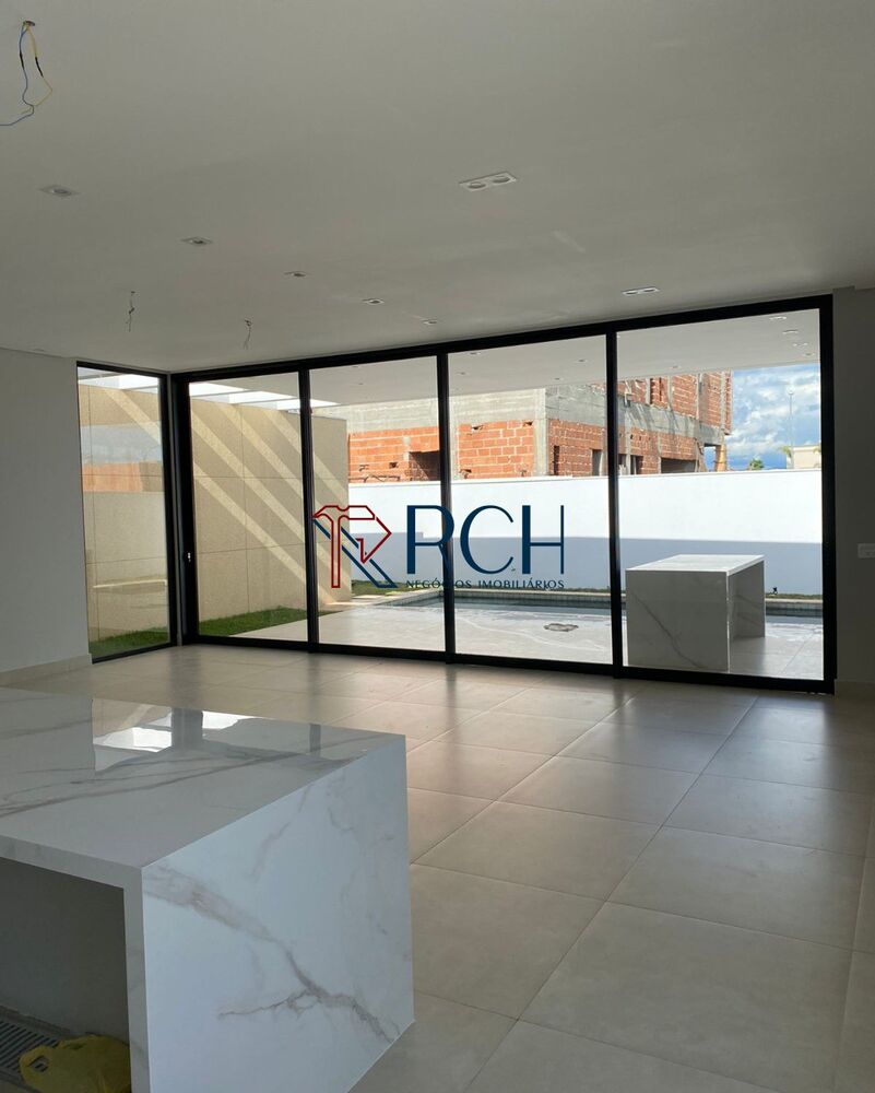 Casa, 3 quartos, 261 m² - Foto 1