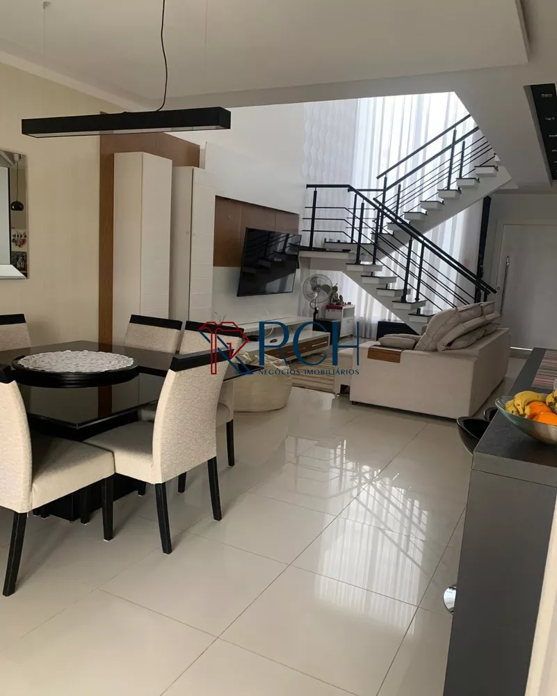 Casa à venda com 3 quartos, 230m² - Foto 2