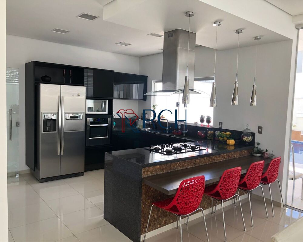 Casa à venda com 4 quartos, 300m² - Foto 2