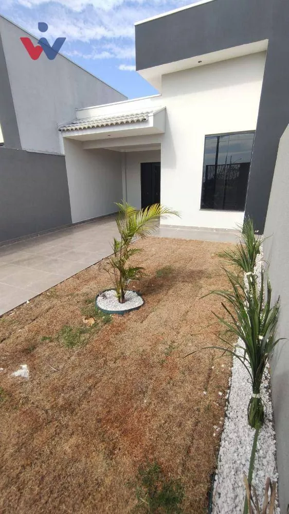 Casa à venda com 3 quartos, 82m² - Foto 1