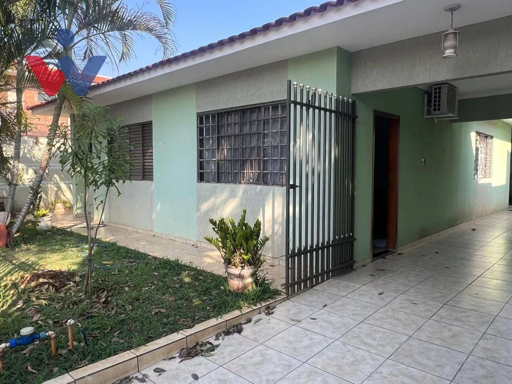 Casa à venda com 3 quartos, 156m² - Foto 1