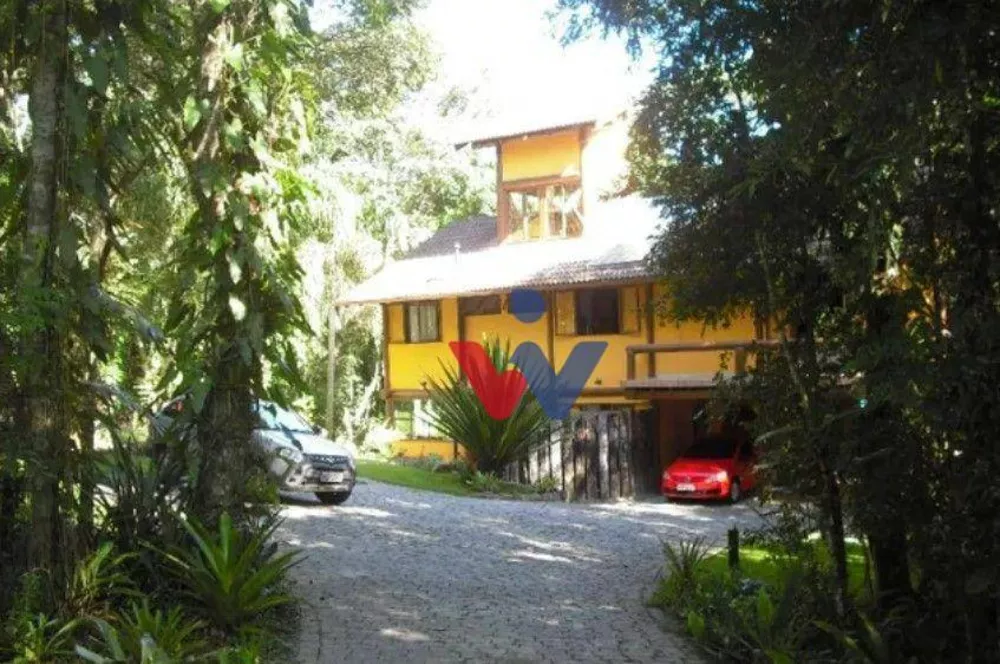 Casa de Condomínio à venda com 4 quartos, 260m² - Foto 1