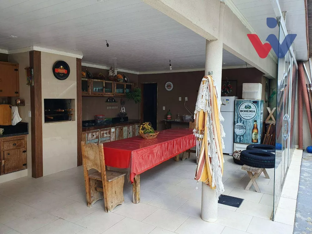 Casa à venda com 3 quartos, 277m² - Foto 2