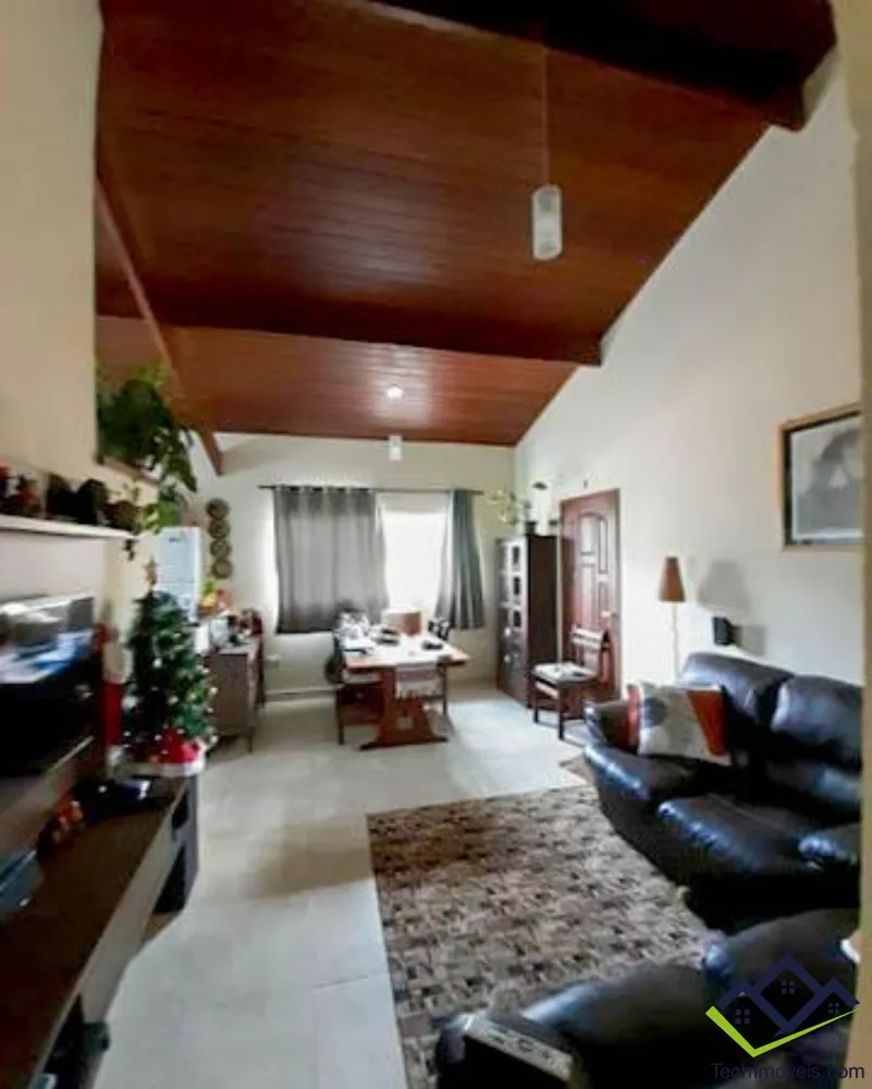 Casa à venda com 3 quartos, 350m² - Foto 1