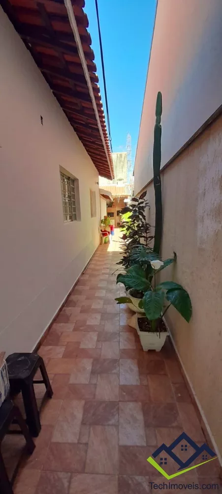 Casa à venda com 3 quartos, 250m² - Foto 3