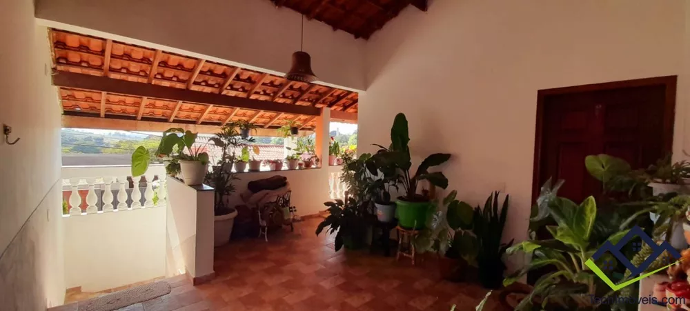 Casa à venda com 3 quartos, 250m² - Foto 2