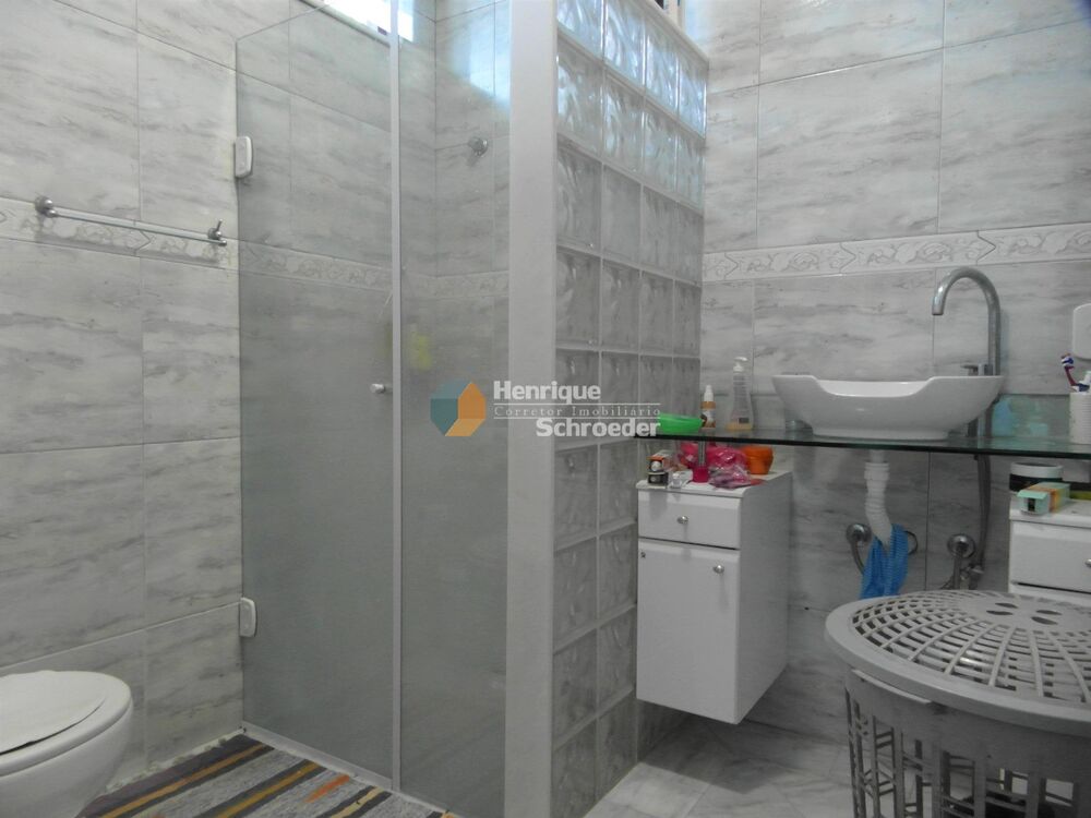 Casa à venda com 4 quartos, 212m² - Foto 2