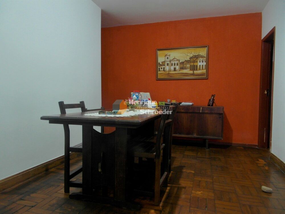 Casa à venda com 4 quartos, 212m² - Foto 1
