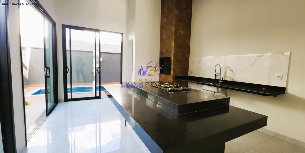 Casa de Condomínio à venda com 3 quartos, 178m² - Foto 2