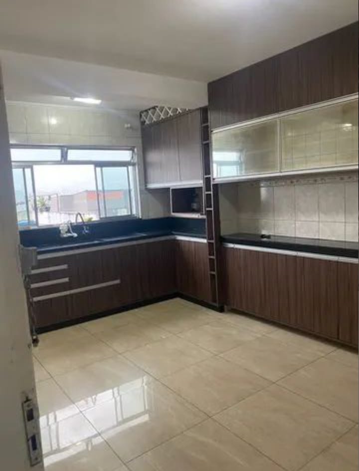 Casa à venda com 2 quartos, 205m² - Foto 3