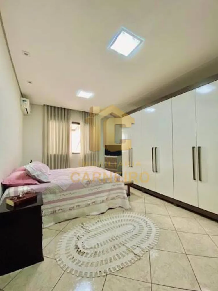 Casa, 3 quartos, 216 m² - Foto 2
