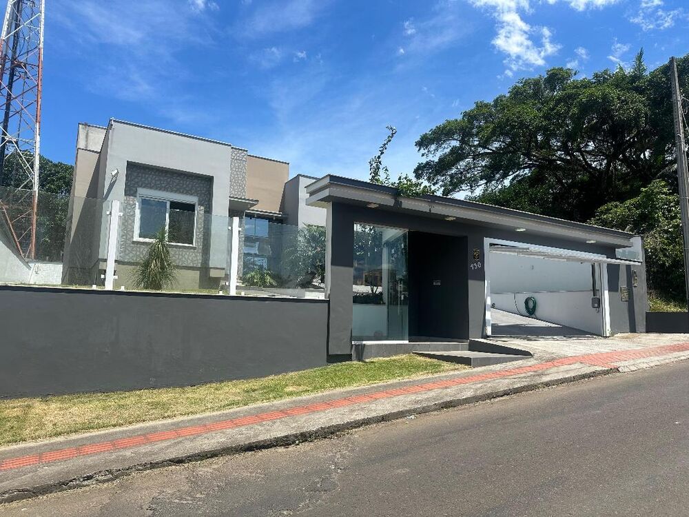 Casa à venda com 3 quartos, 150m² - Foto 1