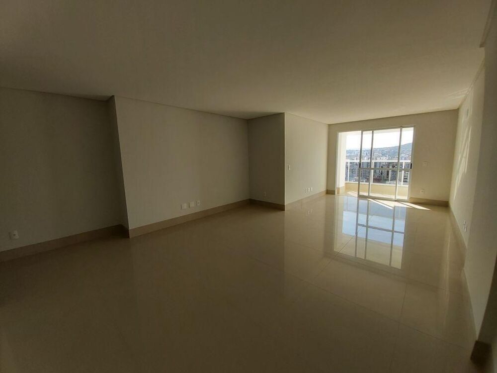 Apartamento à venda com 3 quartos, 155m² - Foto 2