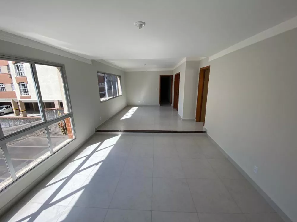 Apartamento à venda com 3 quartos, 184m² - Foto 2