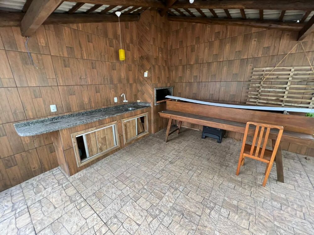 Casa à venda com 4 quartos, 182m² - Foto 2