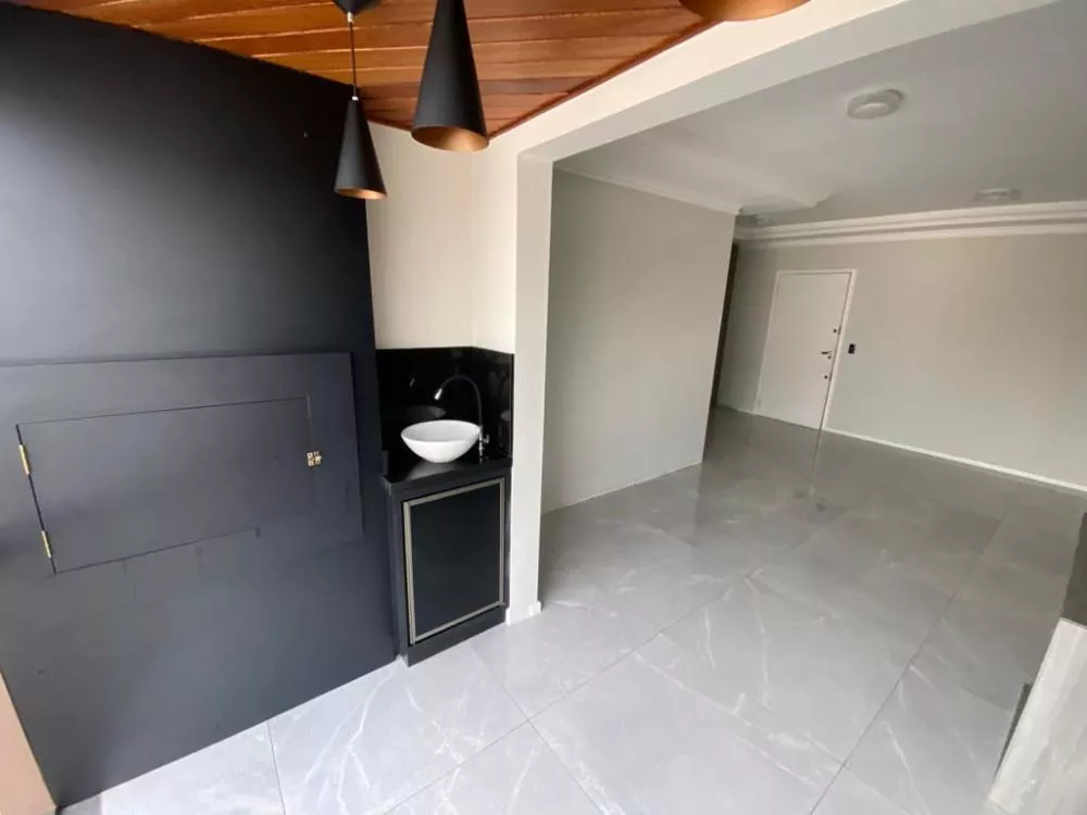 Apartamento à venda com 3 quartos, 97m² - Foto 2