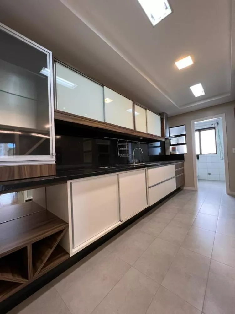 Apartamento à venda com 3 quartos, 115m² - Foto 3