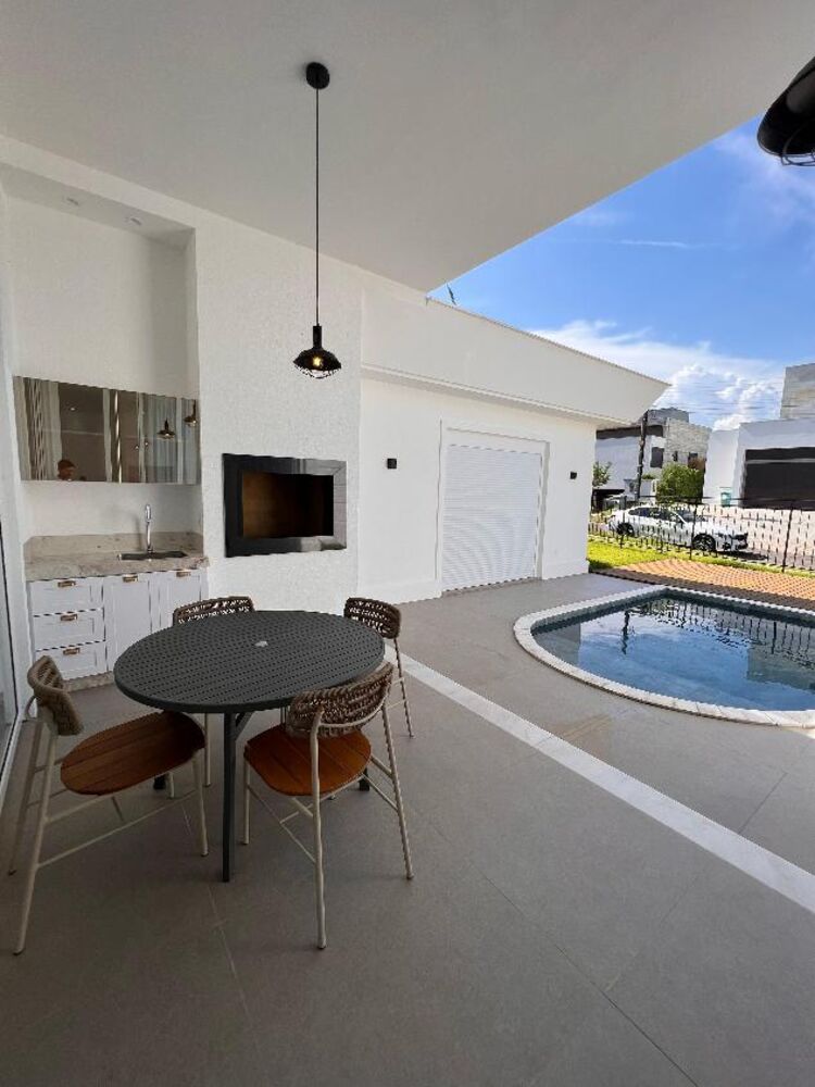 Casa, 3 quartos, 299 m² - Foto 1