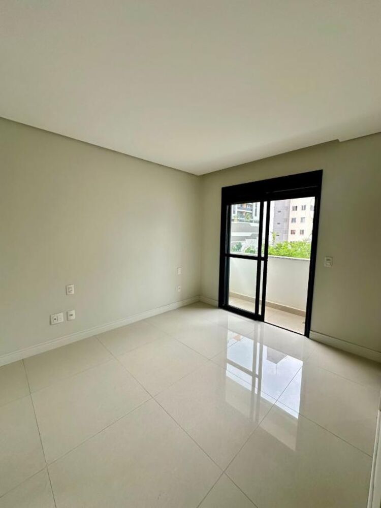 Apartamento à venda com 3 quartos, 215m² - Foto 4
