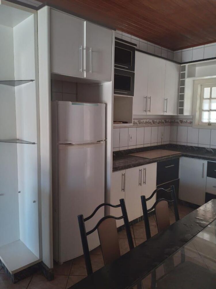 Casa à venda com 2 quartos, 120m² - Foto 1