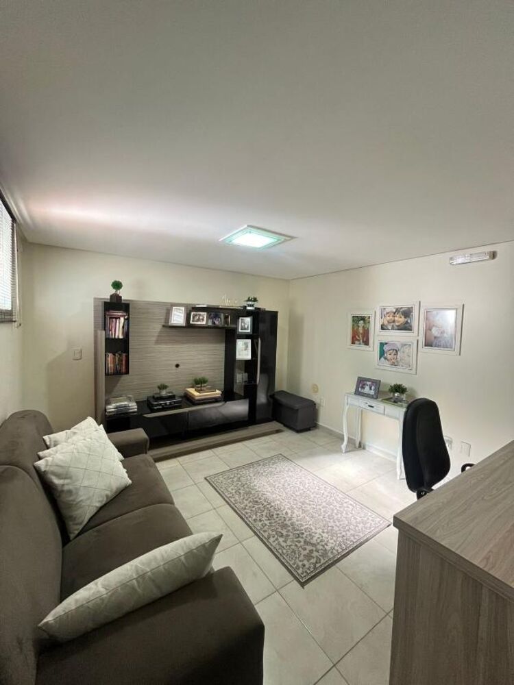 Casa à venda com 3 quartos, 267m² - Foto 1