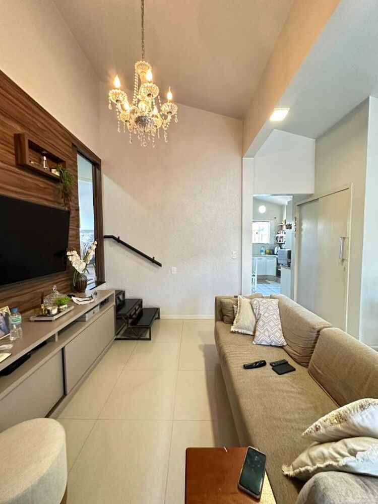 Casa, 3 quartos, 244 m² - Foto 1