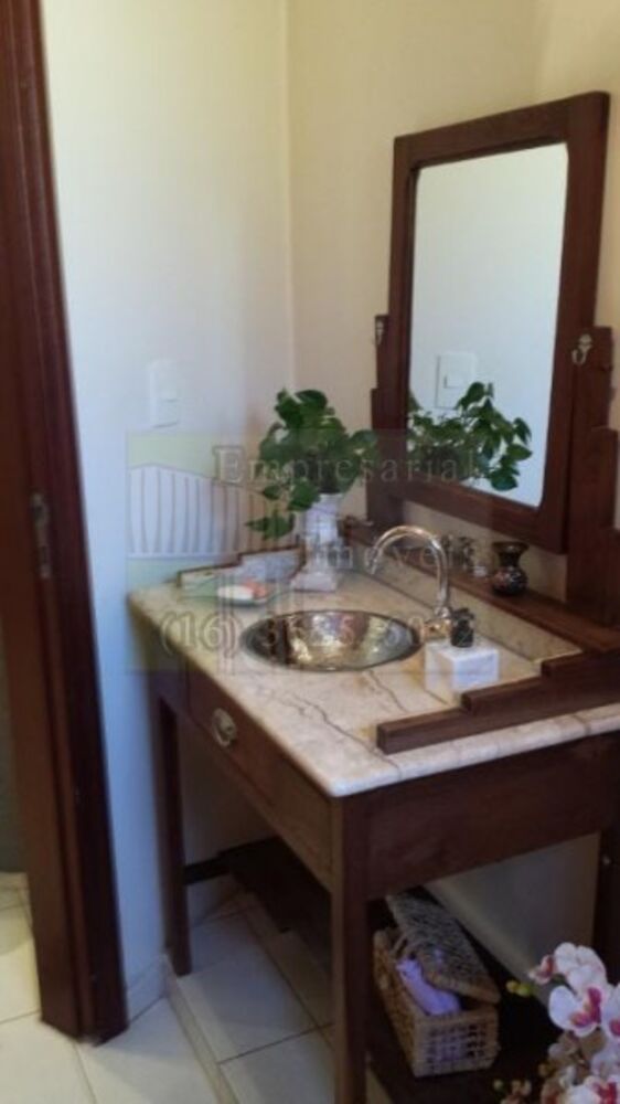 Casa à venda com 3 quartos, 291m² - Foto 1