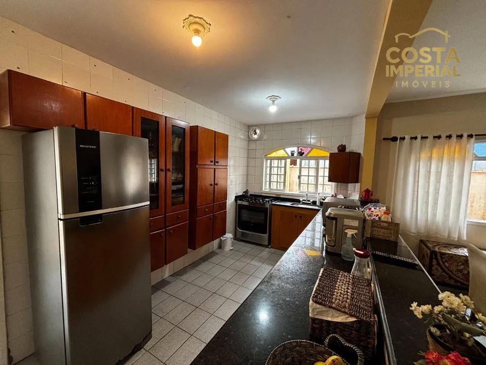 Casa, 4 quartos, 238 m² - Foto 1