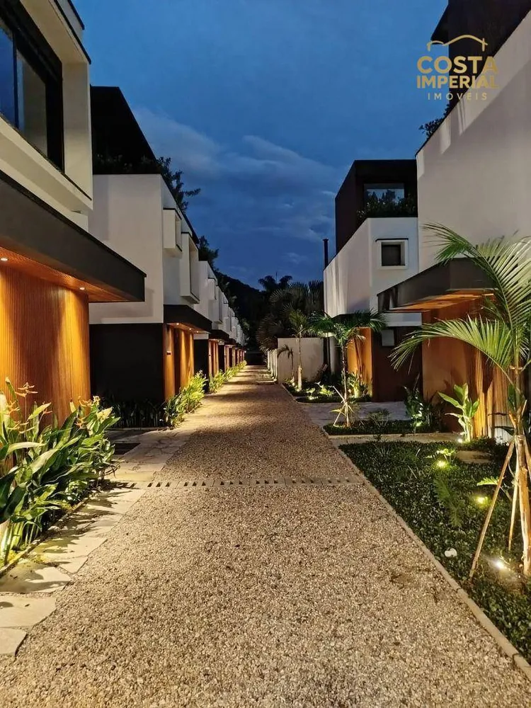 Casa, 4 quartos, 179 m² - Foto 1